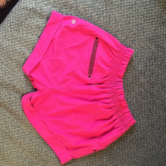 Lululemon shorts like new - Picture 2 of 2